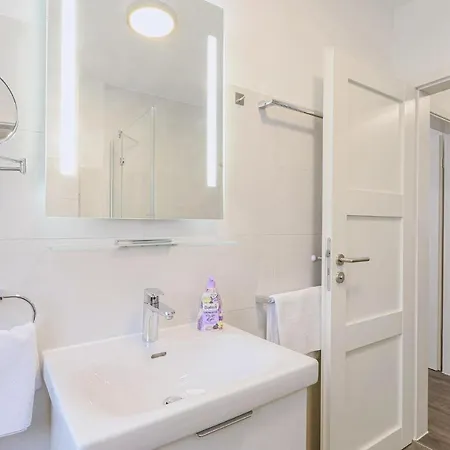 Lovely In With Kitchen Apartment