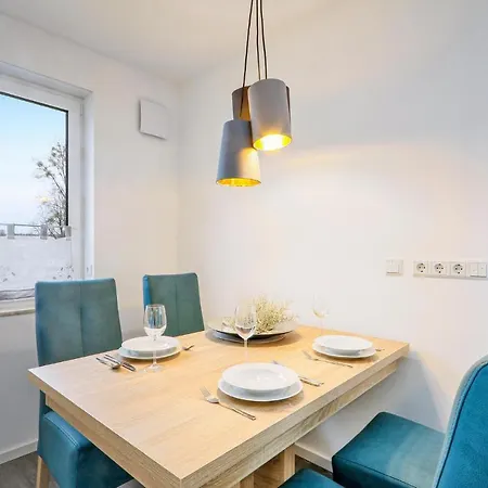 Lovely In With Kitchen Apartment *